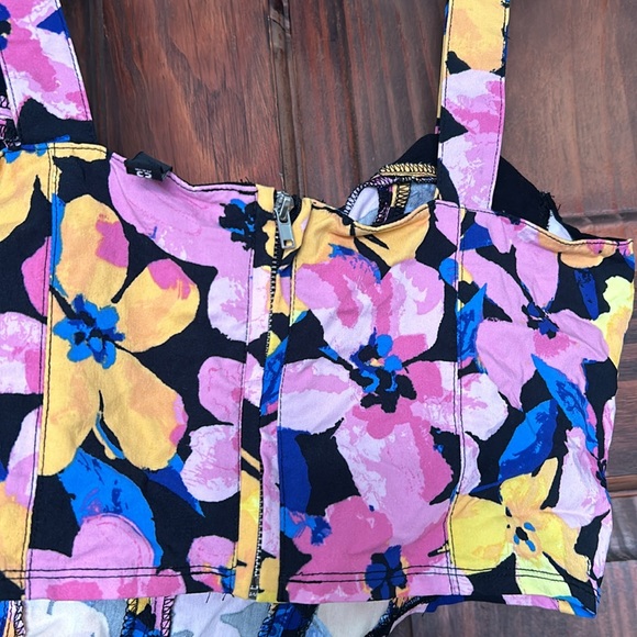 Crop top with zipper on back - Picture 3 of 4